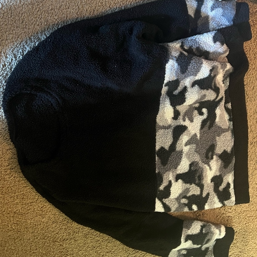 SHEIN Black and Gray Camouflage Sweater